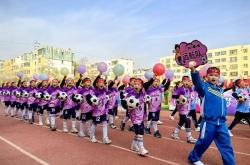绿茵场燃情！昌吉市第十小学迎来“校园足球盛宴”