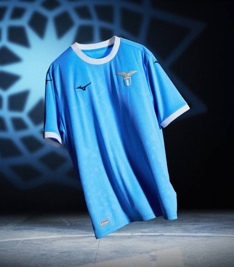 拉齐奥发布新赛季主客场球衣:美津浓设计,致敬米开朗基罗经典