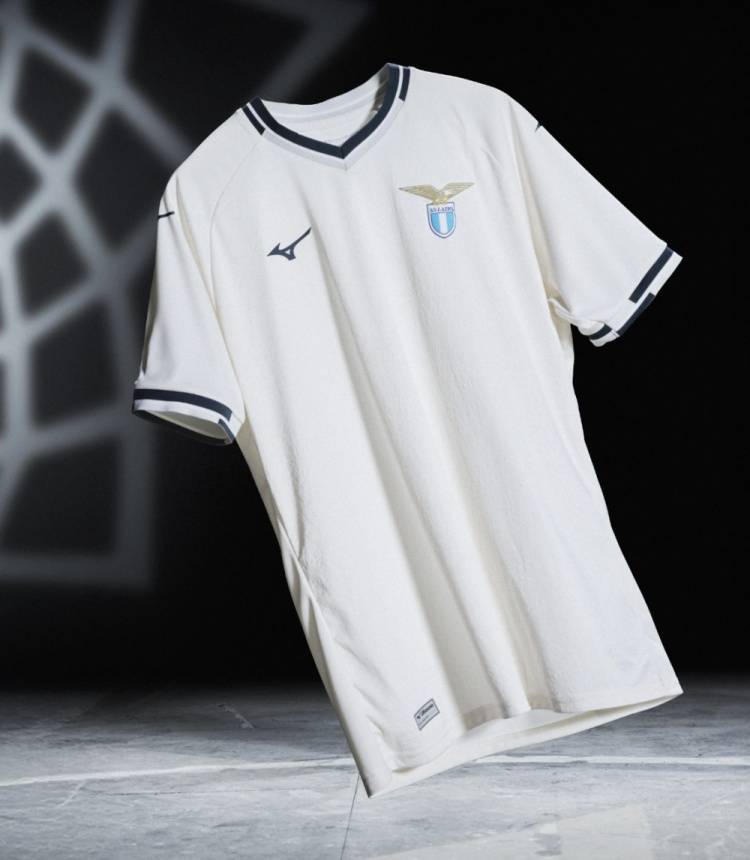 拉齐奥发布新赛季主客场球衣:美津浓设计,致敬米开朗基罗经典