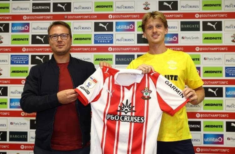 南安普顿官方:布伦特福德后卫罗尔斯列夫加盟,双方签约4年时间