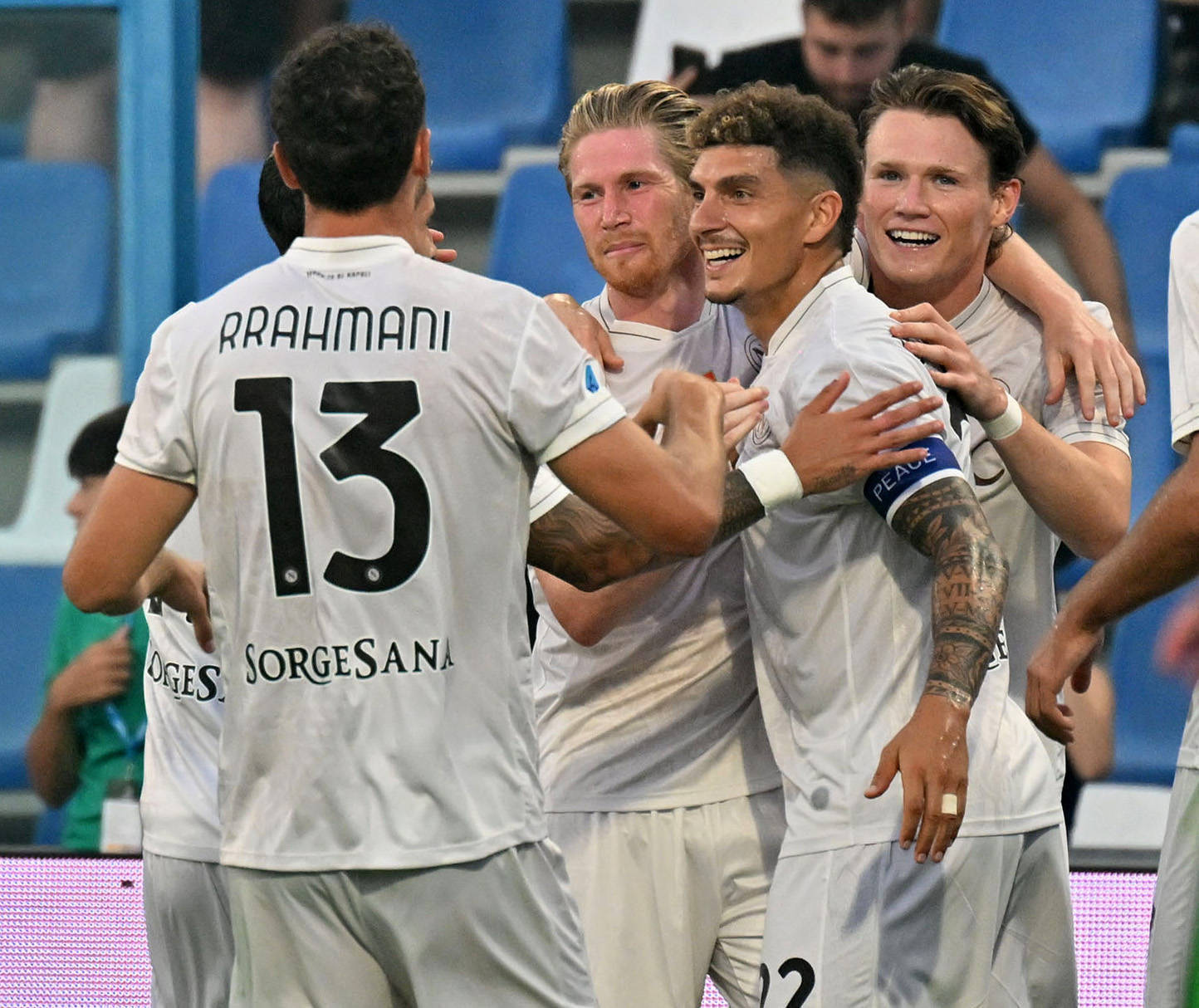 (体育)足球——意甲:那不勒斯胜萨索洛