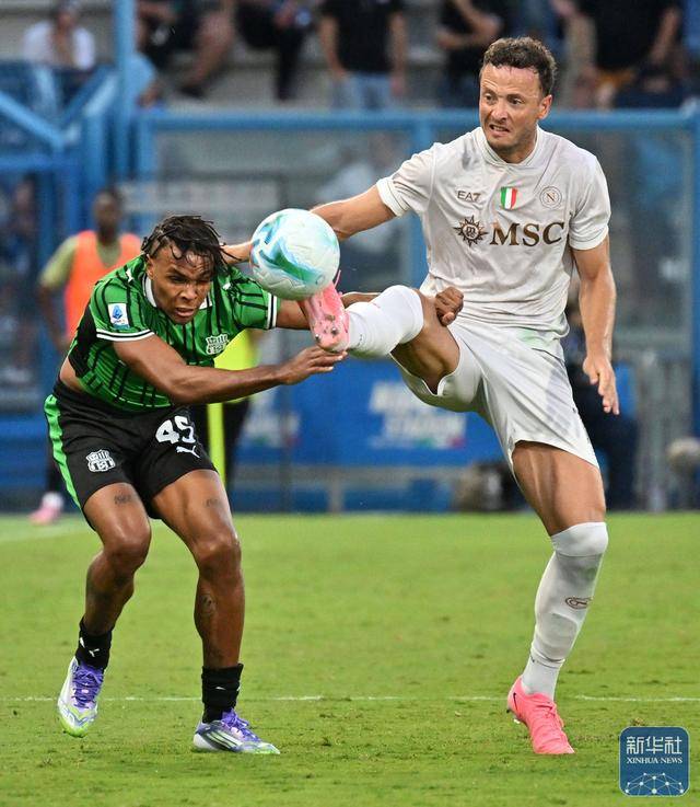 足球丨意甲:那不勒斯胜萨索洛