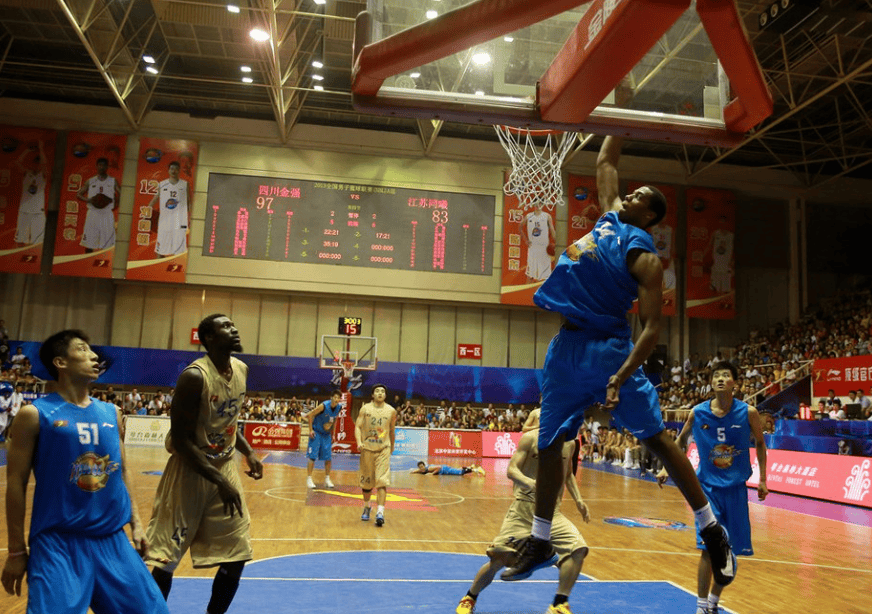 曝上海签约白边与洛夫顿+弗格搭档 却因CBA特殊规定无法组豪阵