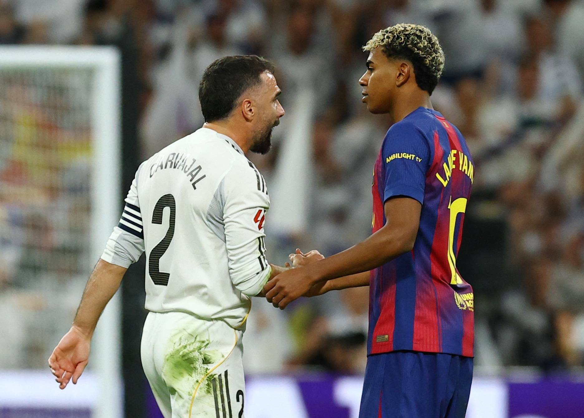 巴萨队友力挺亚马尔，佩德里库巴西取关卡瓦哈尔，西班牙队内讧？