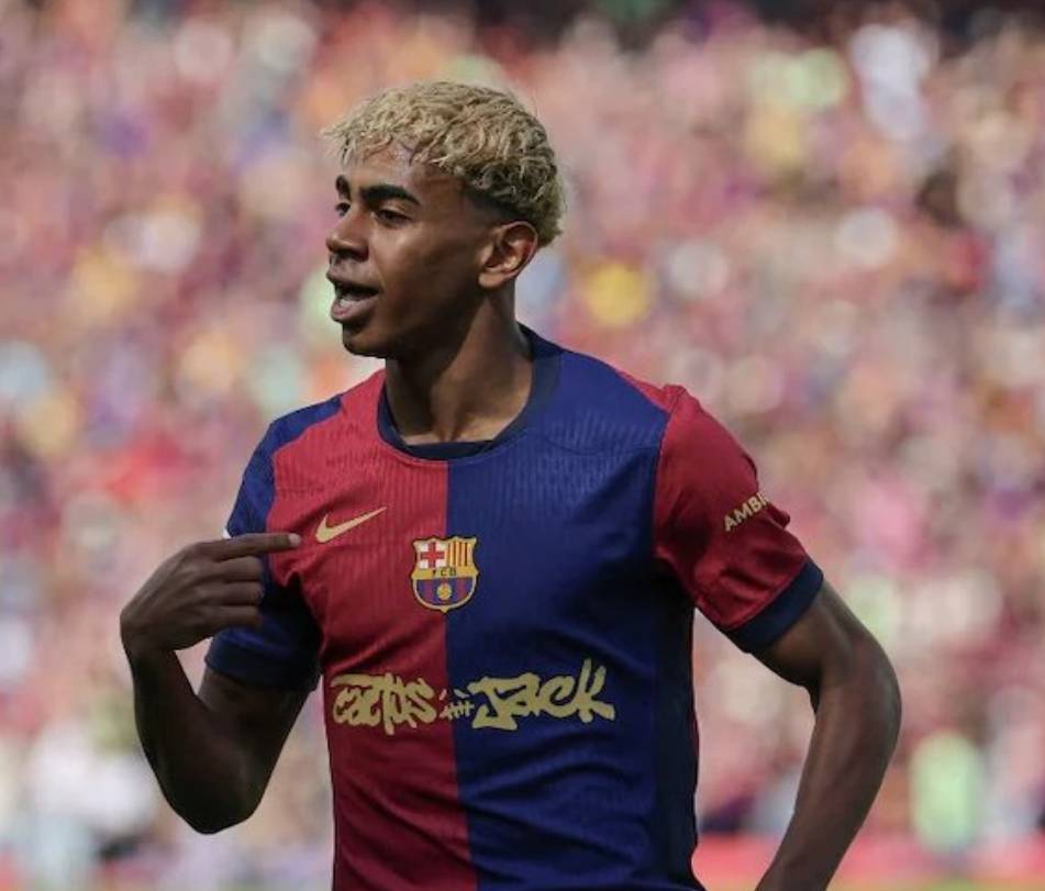 巴萨队友力挺亚马尔，佩德里库巴西取关卡瓦哈尔，西班牙队内讧？