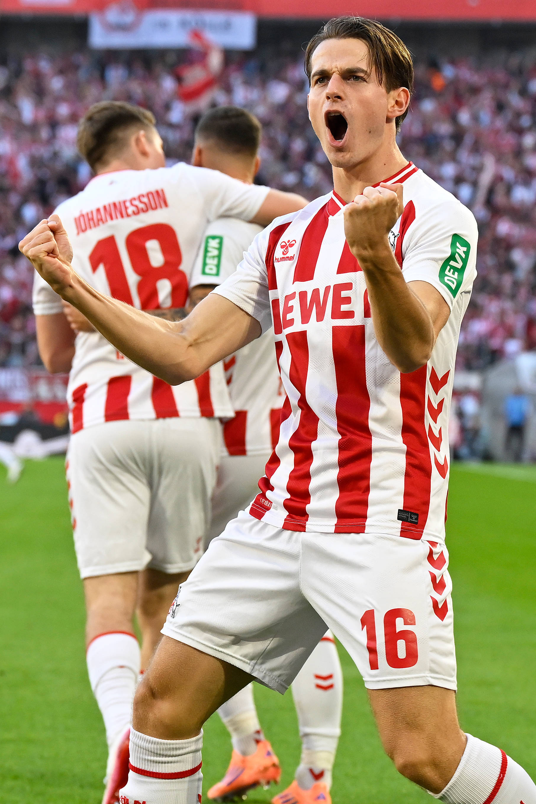 (体育)足球——德甲:斯图加特胜科隆