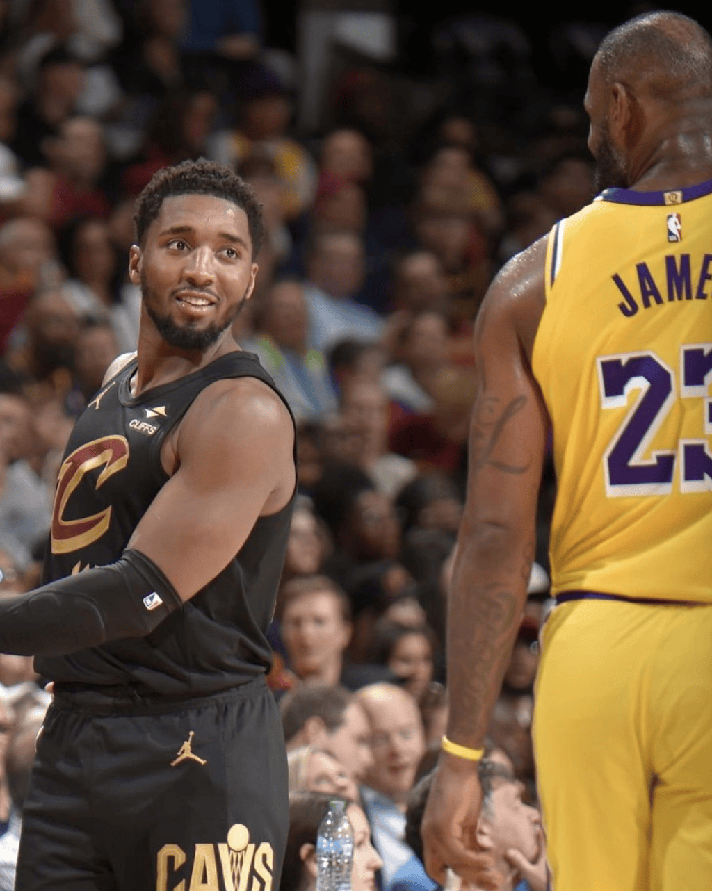 突发！詹姆斯留在湖人了！骑士招募詹姆斯！