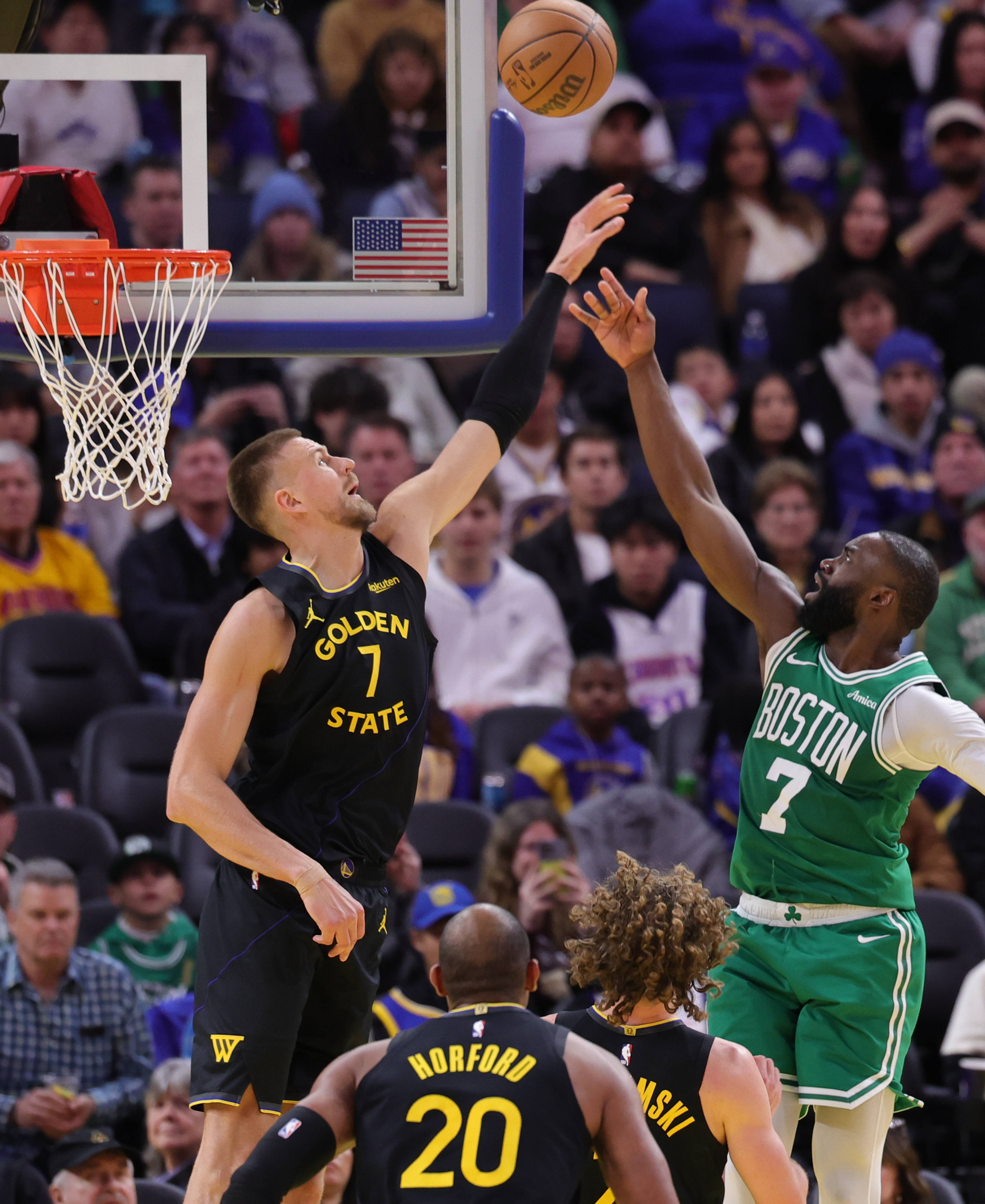 （体育）篮球——NBA常规赛：勇士不敌凯尔特人