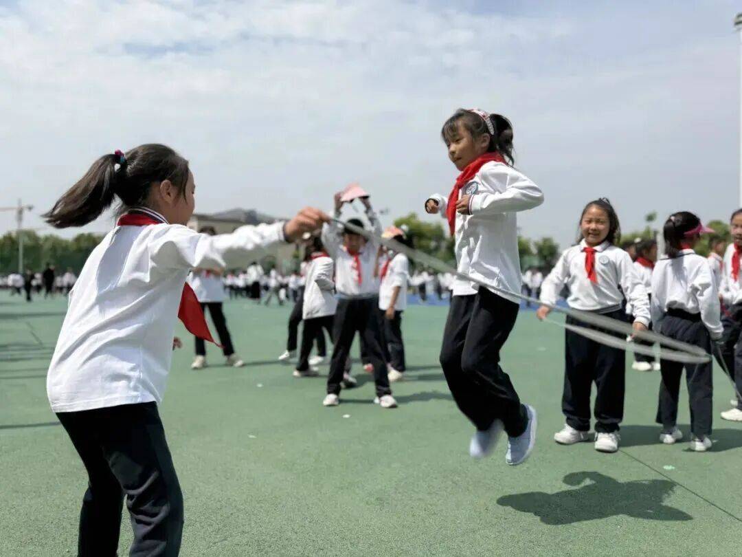 校内体育活动时间不够用？上肢力量偏弱、耐力不足怎么补？上海市教委主任给中小学体育配“说明书”